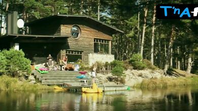 Johanna-aurelia Rosin Lesbian, Breasts Scene in Infinite Summer