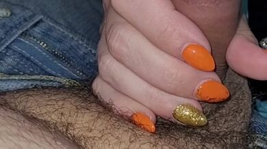 Ik zuig zijn pik vol zaad helemaal leeg. Zijn sperma is heerlijk