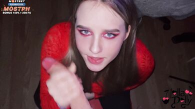 Девушка моего друга делает мне минет