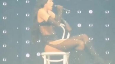 Dua Lipa Butt Scene in Arte Concert