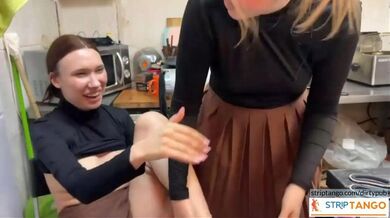 Striking Brunette camgirl Free online chat