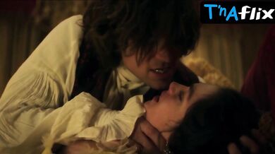 Anamaria Vartolomei Sexy Scene in The Seduction