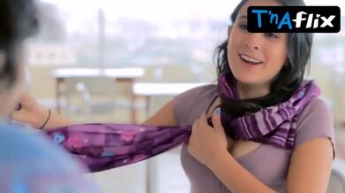 Carolina Perez Flor Butt Scene in Enchufetv