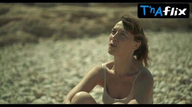 Mireia Perez Breasts Scene in Les Vacances De Mara