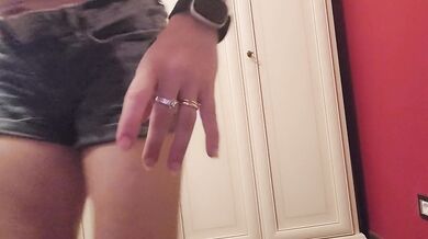 damn, I peed in my short jeans