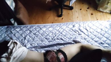 【盗撮風】抱き枕を抱きしめてオナニーする日本人女性、絶頂しながらおならする。