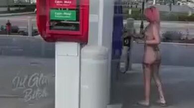 lilglitterbitch and bobabitch at gas station