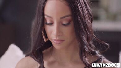 VIXEN Teanna & Photographer Have Steamy Affair - Teanna Trump