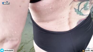 Мачеха пообещала искупаться голышом. Обманула, но зато дала.