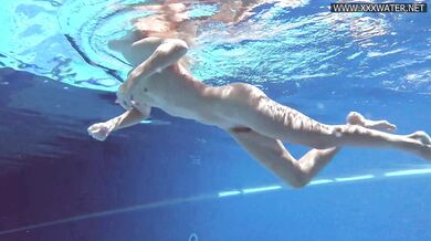 Russian super model Mary underwater naked