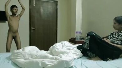 Hot Indian Girl In Hard Intercourse With Teenage Boy! Goes Viral