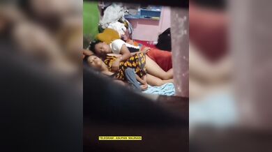 Ngintip Orang Ngewe Disamping Anaknya Yang Sedang Tidur