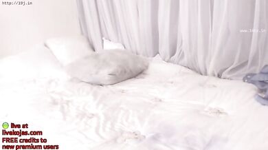 Asian tiny camgirl playing with her camel toe