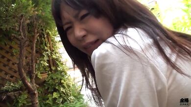 Voluptuous and pale Japanese MILF with a butt from another dimension masturbates outside using the seat of a bicycle