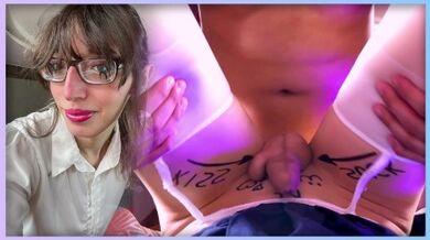 PUTITA COLEGIALA TRANS no pasa su materia y le da el CULO al profe para APROBAR