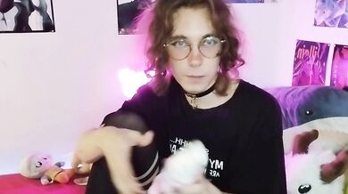 Femboy reviews his Sex-Toys (and shows them in use)!