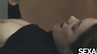 Cute girlfriends rub pussies together in lesbian scissoring