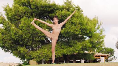 ULTRAFILMS Gorgeous model Alissa Foxy showing us her perfect yoga skills in this hot solo video