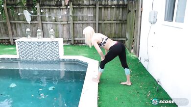 Sveera Gives Her Pussy A Workout