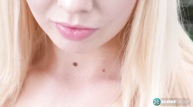 Sveera Gives Her Pussy A Workout