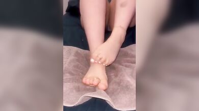 Oily footjoi