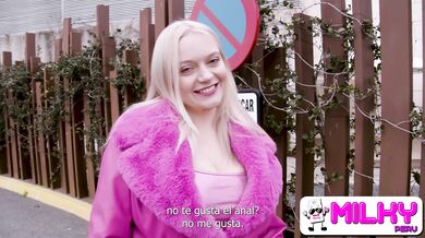 Rubia europea de grantes tetas folla con un fotografo pervertido