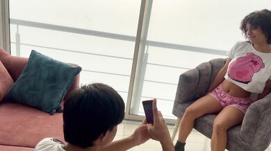 Si no me follas le contaré a mis padrastros que te masturbas con mis fotos.