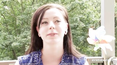 Ersties - Lisas glatte Pussy bekommt Albas volle Aufmerksamkeit