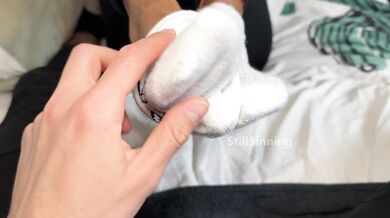 My Stinky Gym Feet make him BURST! (footjob)