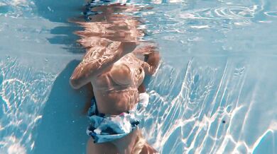 Underwater erotics with Nata Ocean