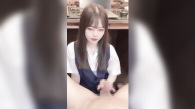 【English sub】机の下で手コキのご褒美をくれる秘書を雇ったら仕事がはかどる/hentai/日本素人美女/個人撮影/裏垢/亀頭責め/寸止め/M男【ゆなぱんちゃんねる】