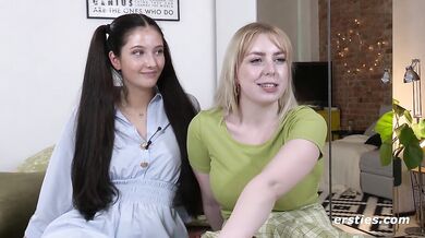 Ersties - Intime Massage mit rosa Vibrator für rasierte Line