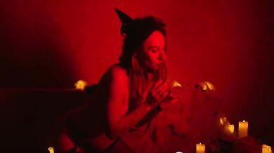 These red lights make my solo sessions more seductive. Don't you think so too?