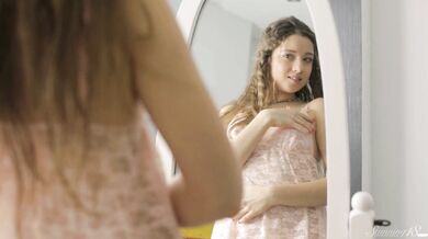 Beautiful Teen Fabricia D Is Reaching A Huge & Wet Orgasm Now!