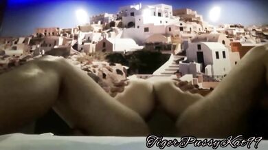 Hot Pinay Milf kinantot ng room boy habang naka video call ang mister.