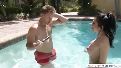 Jaclyn Taylor Fucking In The Pool With Her Tits - Juliana Grandi
