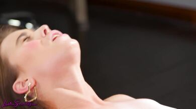 Horny Lesbian Scissors Blonde Babe