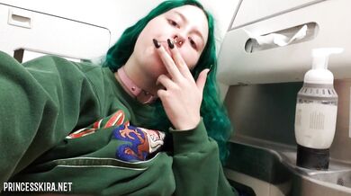 PRINCESS KIRA AIRPLANE MASTURBATION