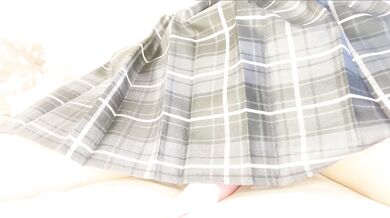 ツインテールの制服JKが、色んなおもちゃでバックスタイルオナニー♡パンツにシミつくっちゃう