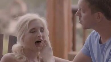 El vecino se folla a dos hermanas