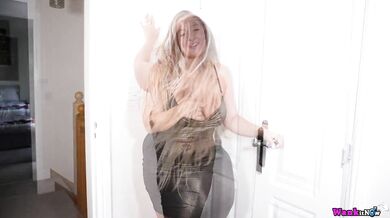 Your Cock Arouses While You Check Her Fit