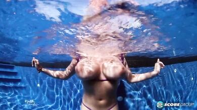 Two Big Tit Sexy Models Go Skinny Dipping Together