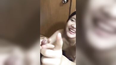 Con b?n thân bú r b? b?n ??y m?t