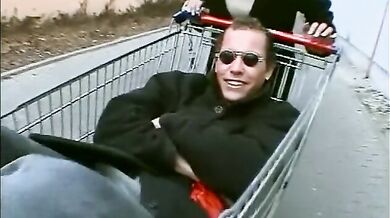 Die MILF aus dem Supermarkt ! kommt sie mit ?