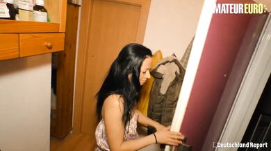 Deutschland Report - Mature Slut Fucks A Lucky Fan - AmateurEuro