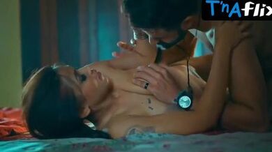 Alendra Bill Sexy Scene in Badan