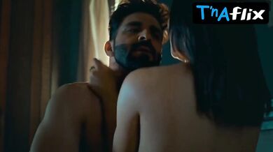 Alendra Bill Sexy Scene in Badan