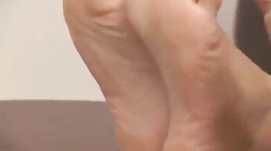rachel and monique showing off her sexy feet soles