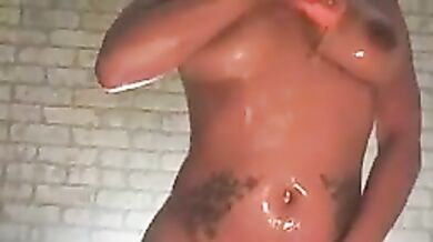 THE MAIN ATTRACTION - SMOKING HOT & WET