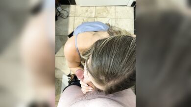 Slutty bridesmaid sneaks away to suck me off